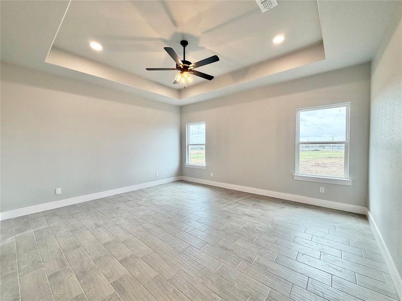 Spacious, unfurnished interior of a new home in , Weatherford (Image 21).