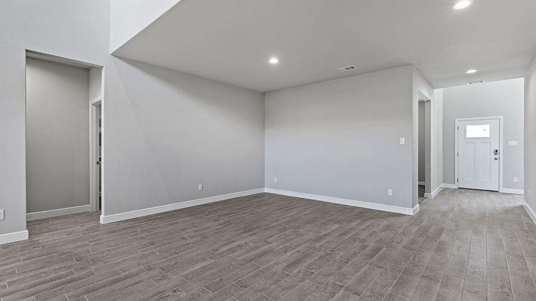 Spacious, unfurnished interior of a new home in Sandstone Estates, Granbury (Image 16).
