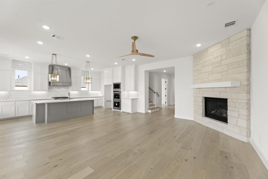 Representative unfurnished interior of a home built from the 4512 by Tradition Homes in Mustang Lakes, McKinney (Image 19).