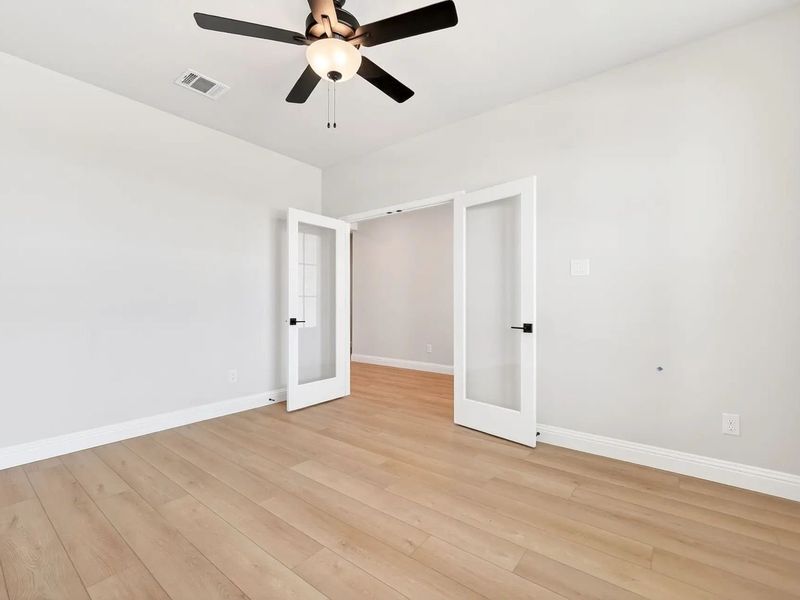 Spacious, unfurnished interior of a new home in Heartland, Heartland (Image 27).