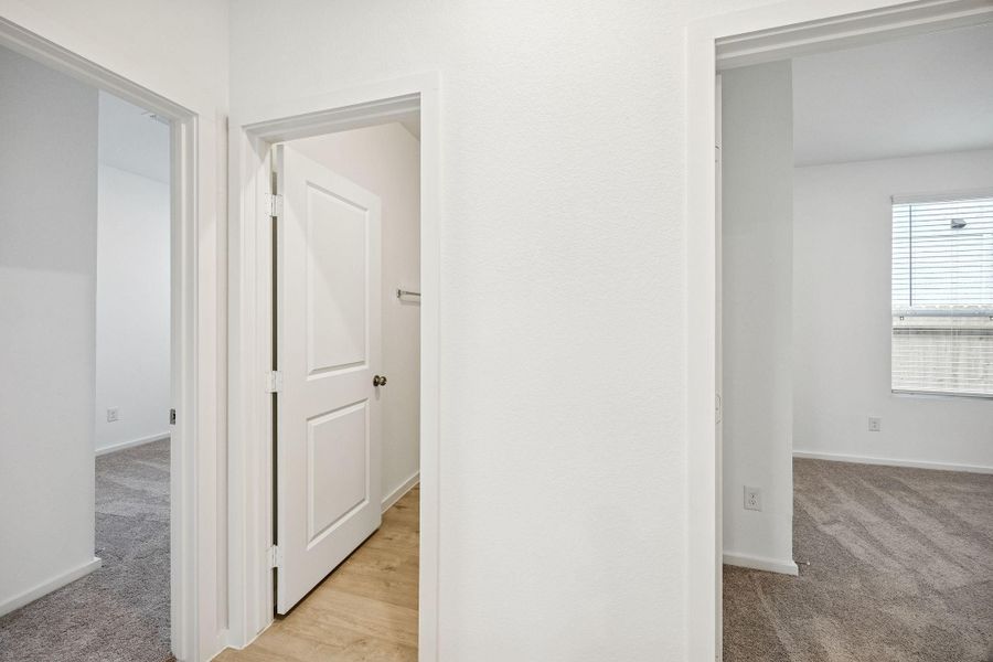 Spacious, unfurnished interior of a new home in Stokesbury, Waller (Image 21).