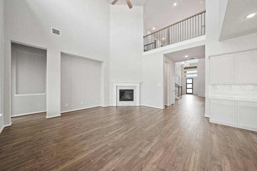 Spacious, unfurnished interior of a new home in Bridgeland 55', Cypress (Image 23).