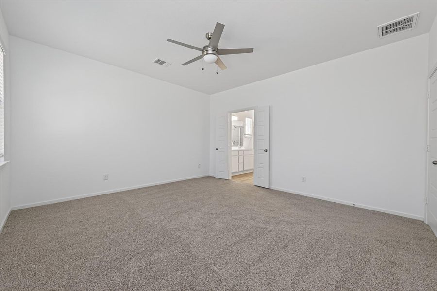 Spacious, unfurnished interior of a new home in Enclave at Willis, Willis (Image 27).