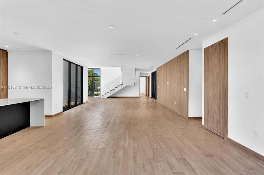 Spacious, unfurnished interior of a new home in , Miami (Image 62).