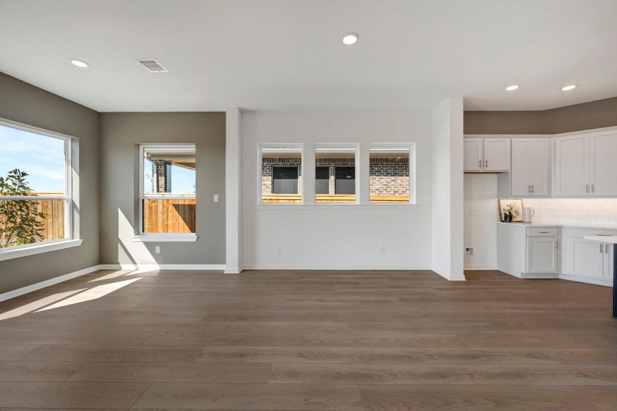 Spacious, unfurnished interior of a new home in The Grand Prairie 50’, Hockley (Image 31).