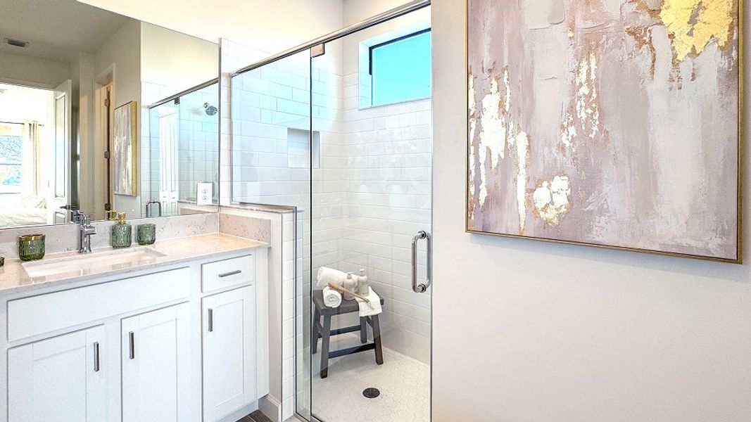 2676 Periwinkle Owners Bath 2of3 F1