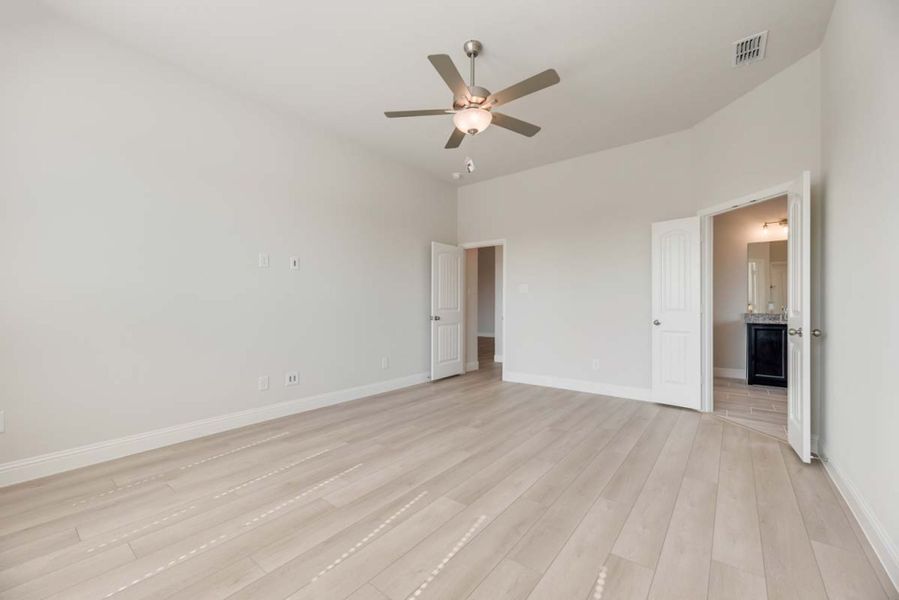Representative unfurnished interior of a home built from the Fairhaven by Pacesetter Homes in River Ranch, Van Alstyne (Image 18). Representative unfurnished interior of a home built from the Fairhaven by Pacesetter Homes in River Ranch, Van Alstyne (Image 18).