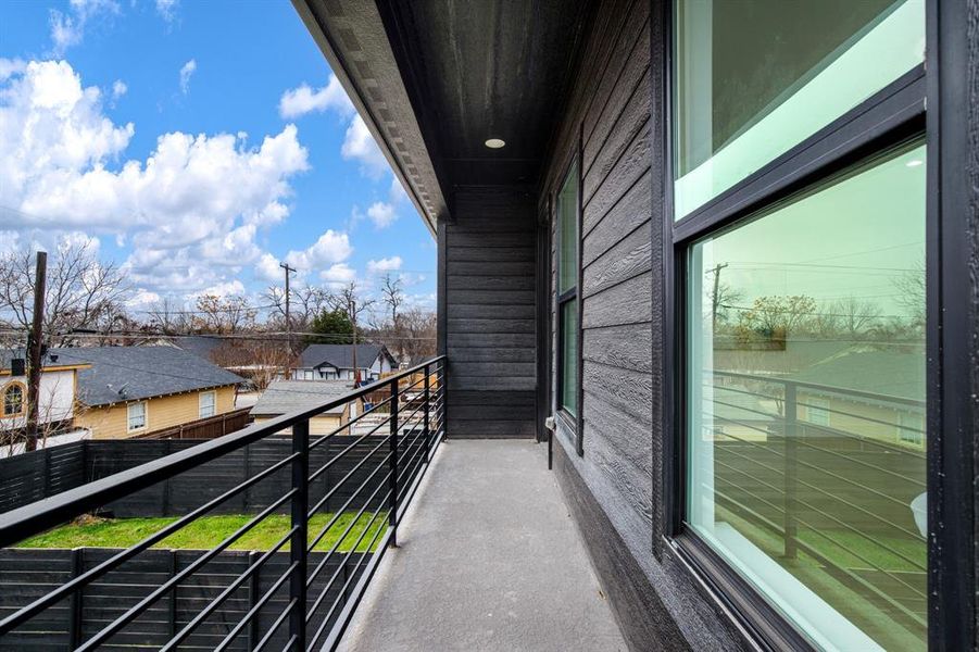 Exterior details and patio area of a home in , Dallas (Image 4).