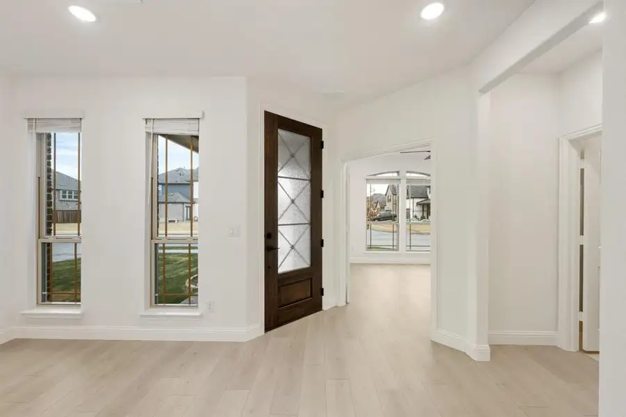 Spacious, unfurnished interior of a new home in Villages of Hurricane Creek, Anna (Image 15).