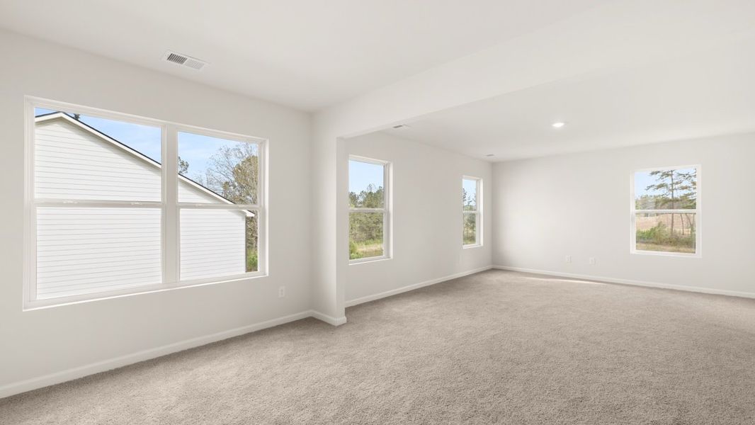 Representative unfurnished interior of a home built from the Halton by D.R. Horton in Thompson Ridge, Dallas (Image 22).