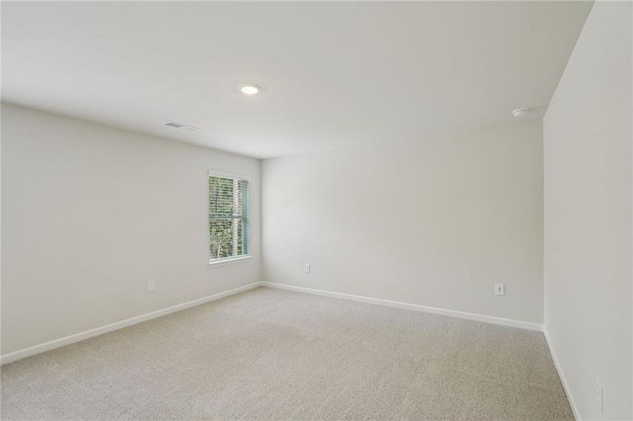 Spacious, unfurnished interior of a new home in Westmont Preserve, Powder Springs (Image 25).