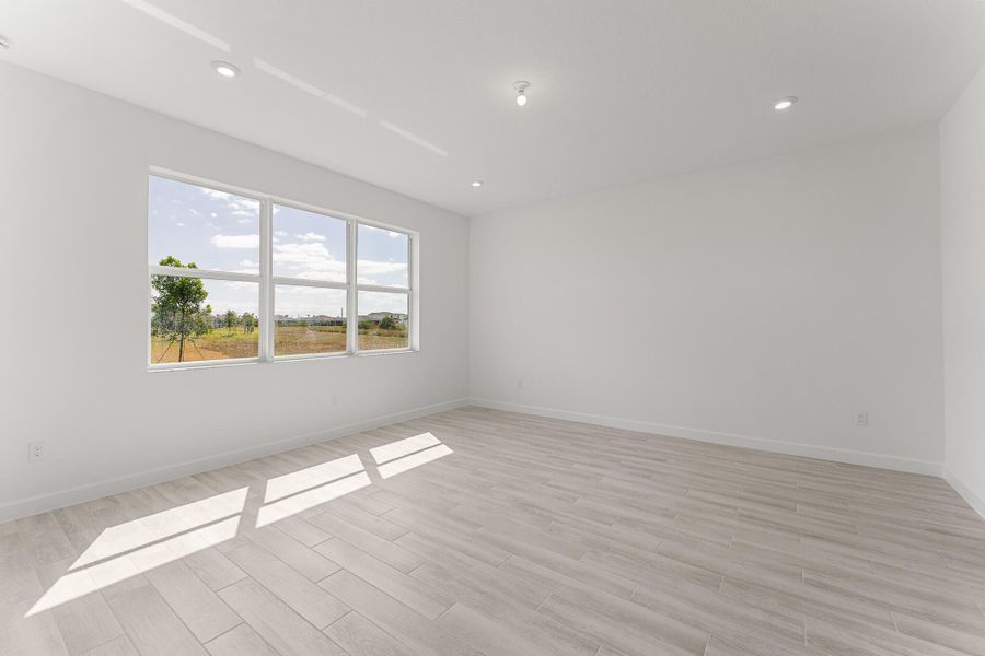 Spacious, unfurnished interior of a new home in Tradition - Kenley, Port St. Lucie (Image 11).