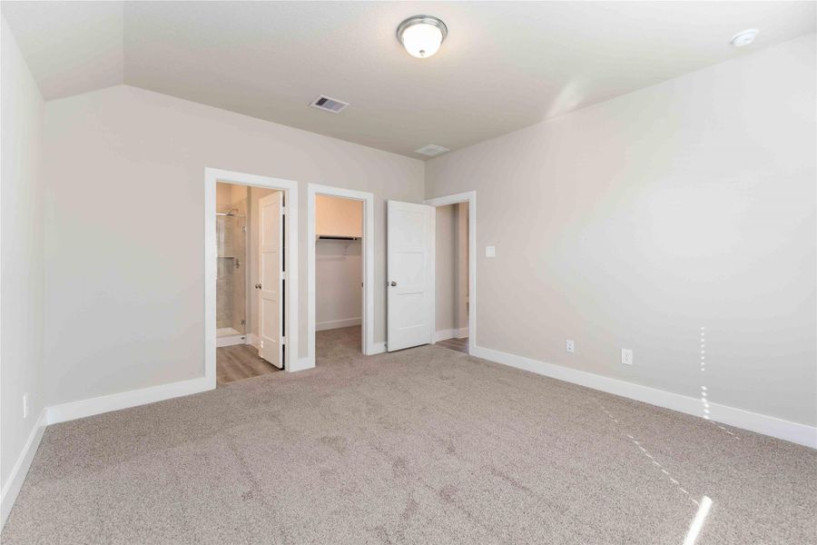 Spacious, unfurnished interior of a new home in Laurel Landing, Alvin (Image 23).