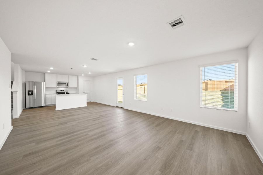 Spacious, unfurnished interior of a new home in Sunterra, Katy (Image 7). Spacious, unfurnished interior of a new home in Sunterra, Katy (Image 7).