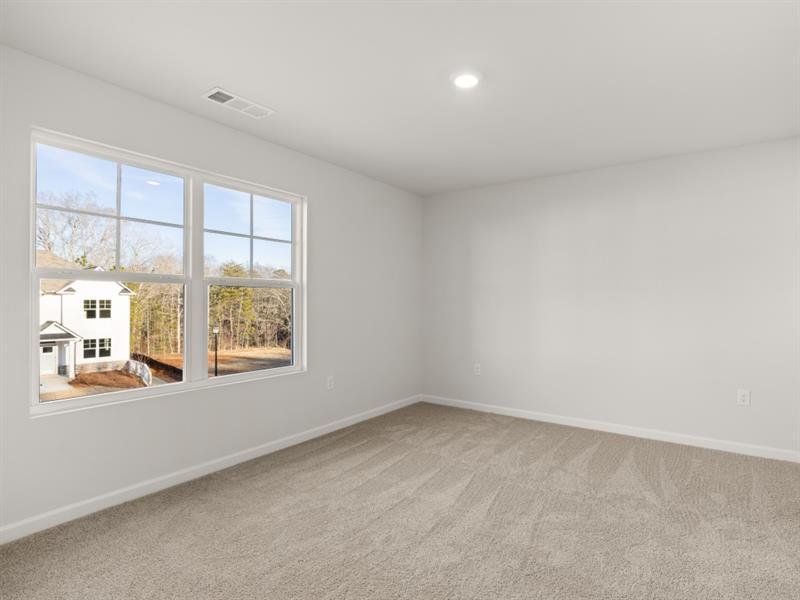 Spacious, unfurnished interior of a new home in Falcon Landing, Gainesville (Image 15).
