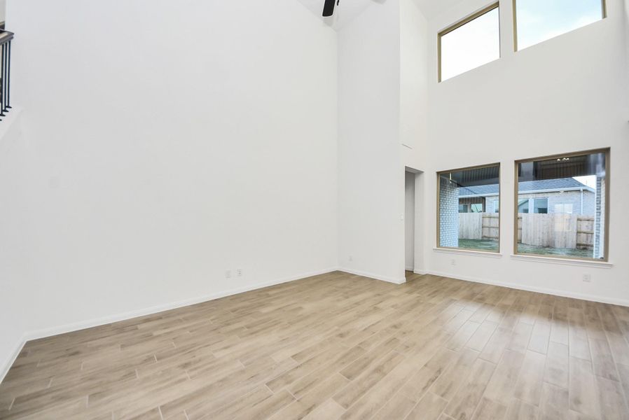 Spacious, unfurnished interior of a new home in Elyson, Katy (Image 25).