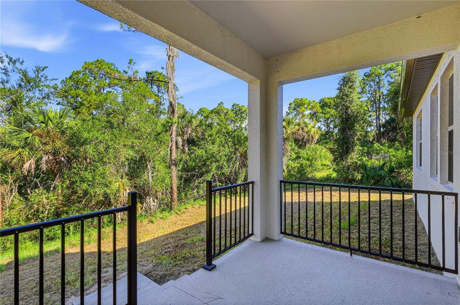 Exterior details and patio area of a home in , North Port (Image 4).