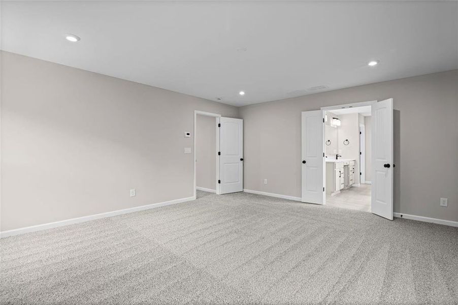 Spacious, unfurnished interior of a new home in Pickens Bluff, Dallas (Image 28).