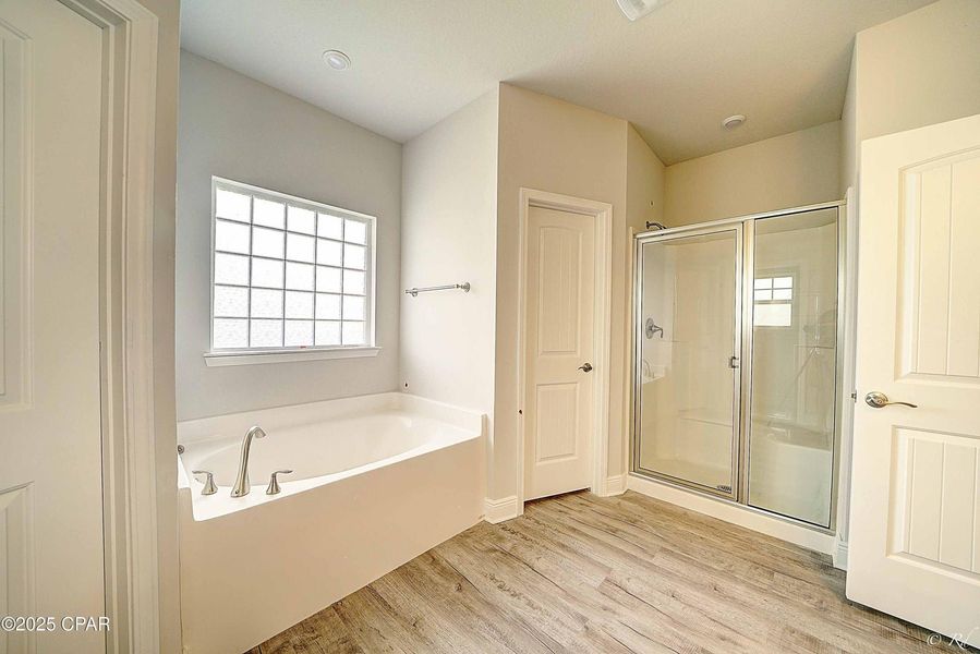 Spacious, unfurnished interior of a new home in Cedar Creek at Deerpoint Lake, Panama City (Image 15). Spacious, unfurnished interior of a new home in Cedar Creek at Deerpoint Lake, Panama City (Image 15).