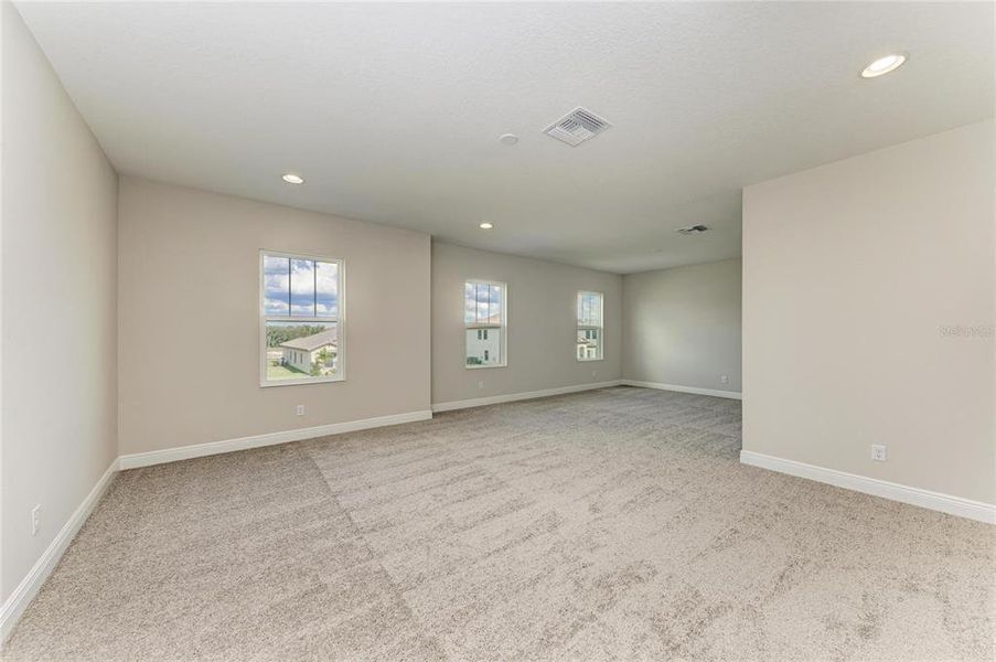 Spacious, unfurnished interior of a new home in Creek Ridge Preserve, Lithia (Image 37).
