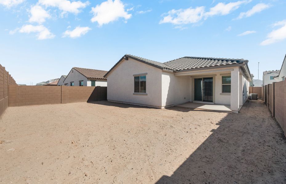 Exterior details and patio area of a home in Alamar, Avondale (Image 3).