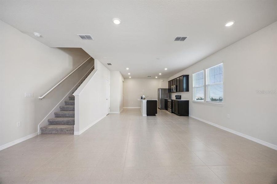 Spacious, unfurnished interior of a new home in , Winter Garden (Image 16).