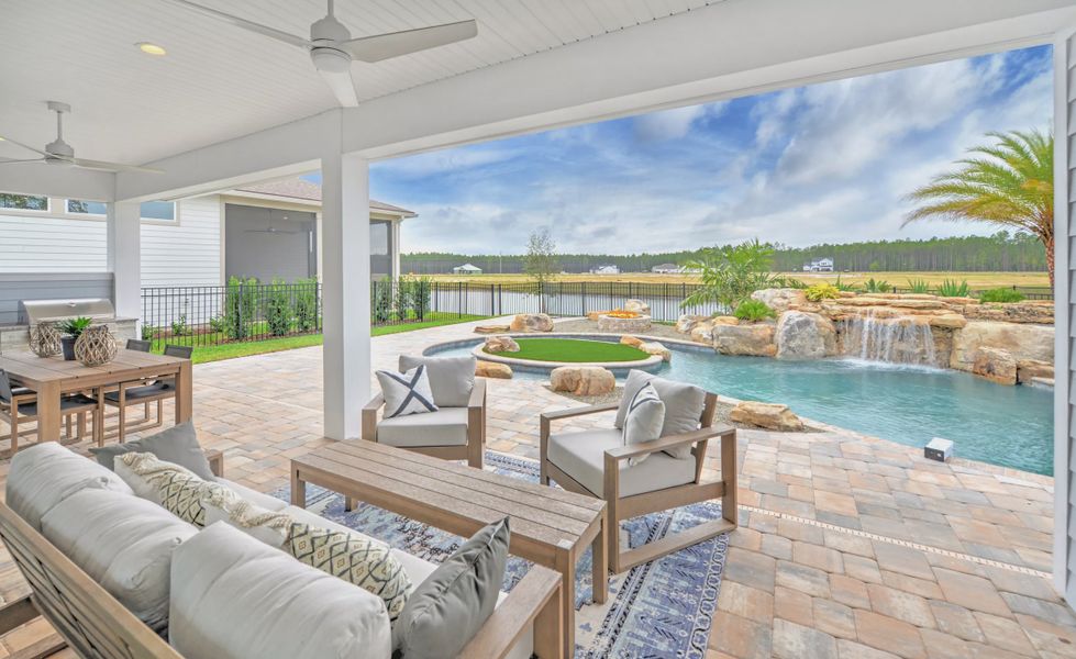 Exterior details and patio area of a home in Middlebourne, St. Johns (Image 22).