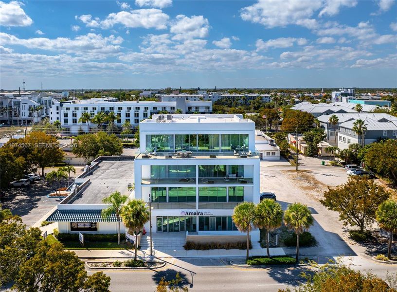 Condo located in Delray Beach, FL showcasing its design and architecture (Image 25). Condo located in Delray Beach, FL showcasing its design and architecture (Image 25).
