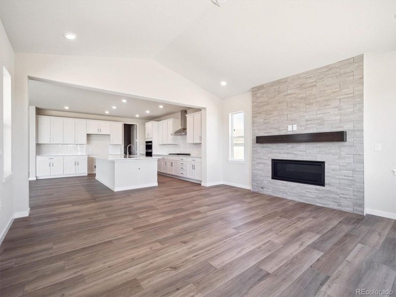 Spacious, unfurnished interior of a new home in Trails at Smoky Hill, Parker (Image 21).