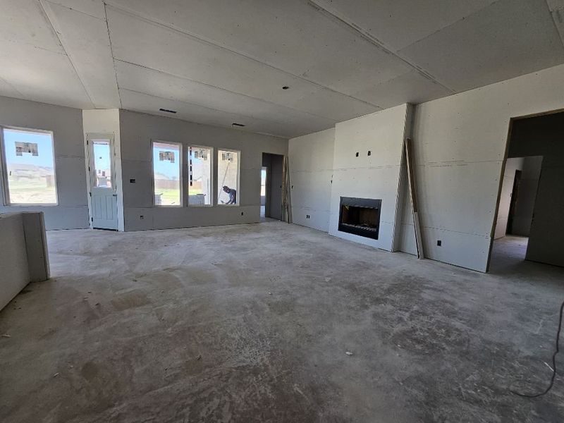 Spacious, unfurnished interior of a new home in Aero Vista, Caddo Mills (Image 6).