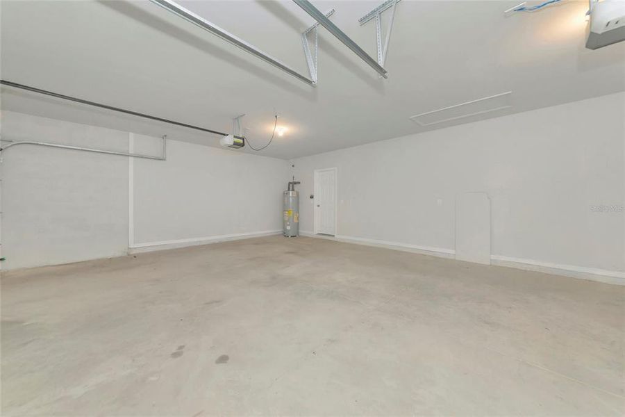 Spacious, unfurnished interior of a new home in , Punta Gorda (Image 32).