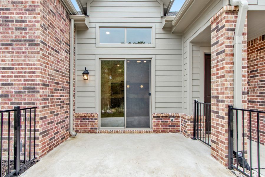Exterior details and patio area of a home in Cottonwood Creek, Rowlett (Image 4). Exterior details and patio area of a home in Cottonwood Creek, Rowlett (Image 4).