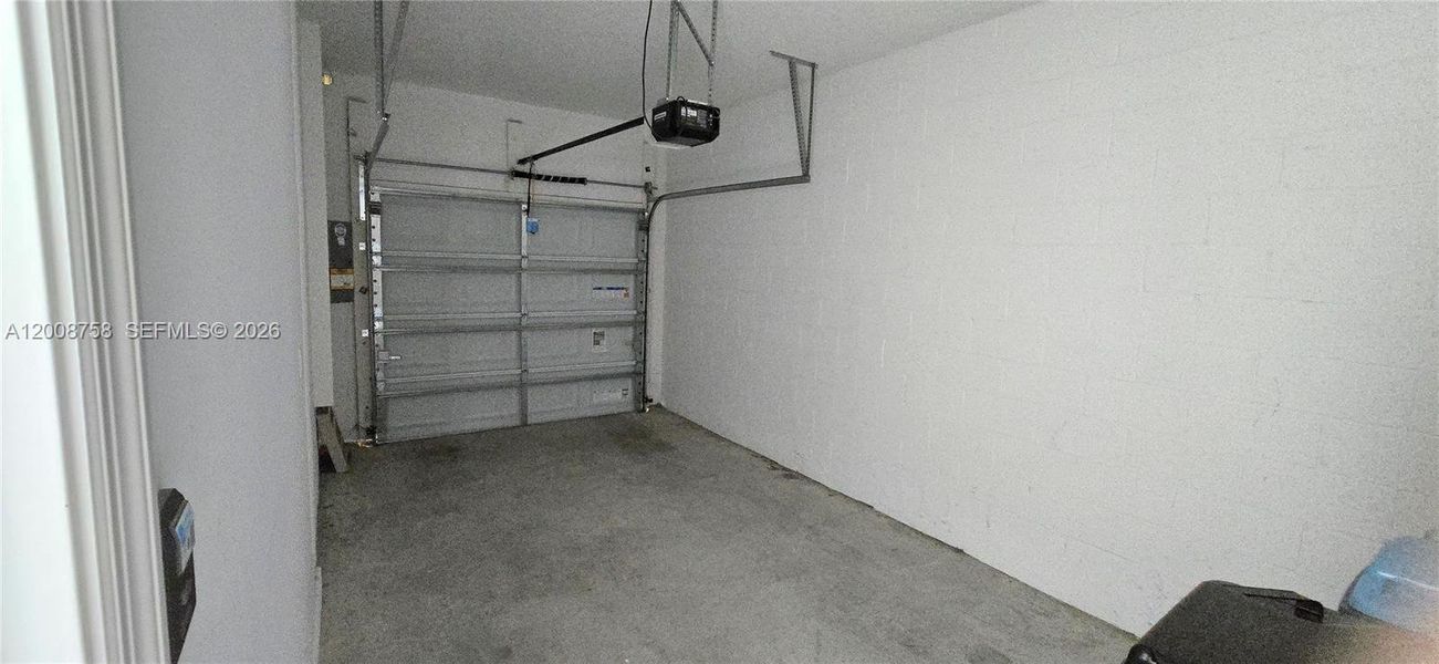 Spacious, unfurnished interior of a new home in , Davenport (Image 17).