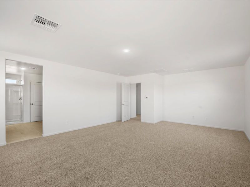Spacious, unfurnished interior of a new home in Sunset Crest - Signature Series, Tucson (Image 15).