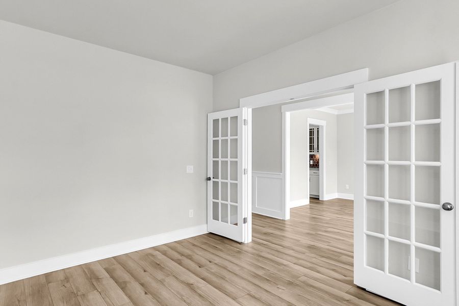 Spacious, unfurnished interior of a new home in Six Oaks, Summerville (Image 28).