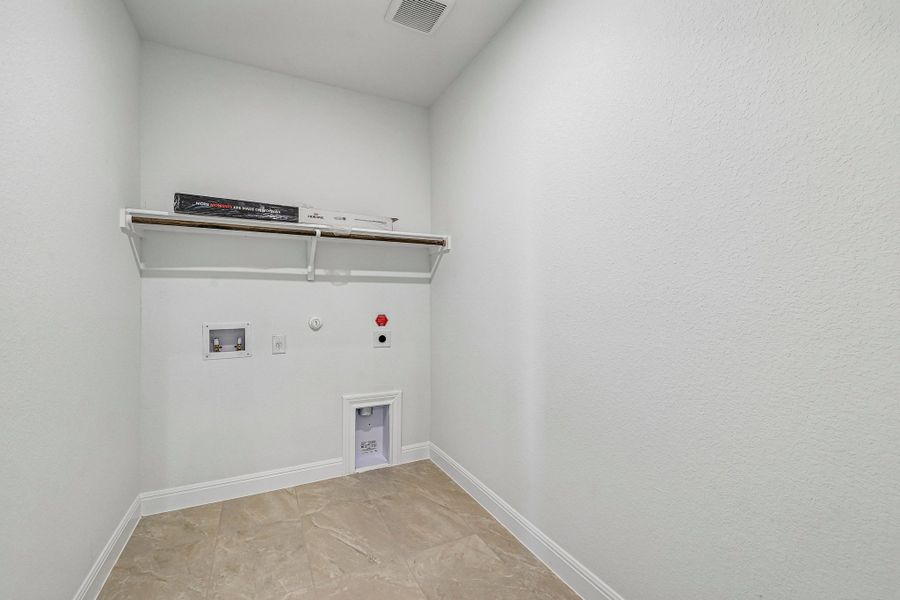Spacious, unfurnished interior of a new home in Sage Hollow, Kyle (Image 13).