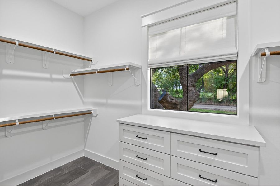 Furnished interior view inside a new home in , Kingsland (Image 16).