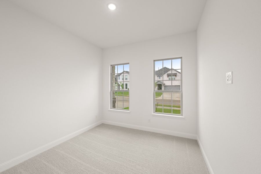 Spacious, unfurnished interior of a new home in Sheppard's Place, Waxahachie (Image 25).