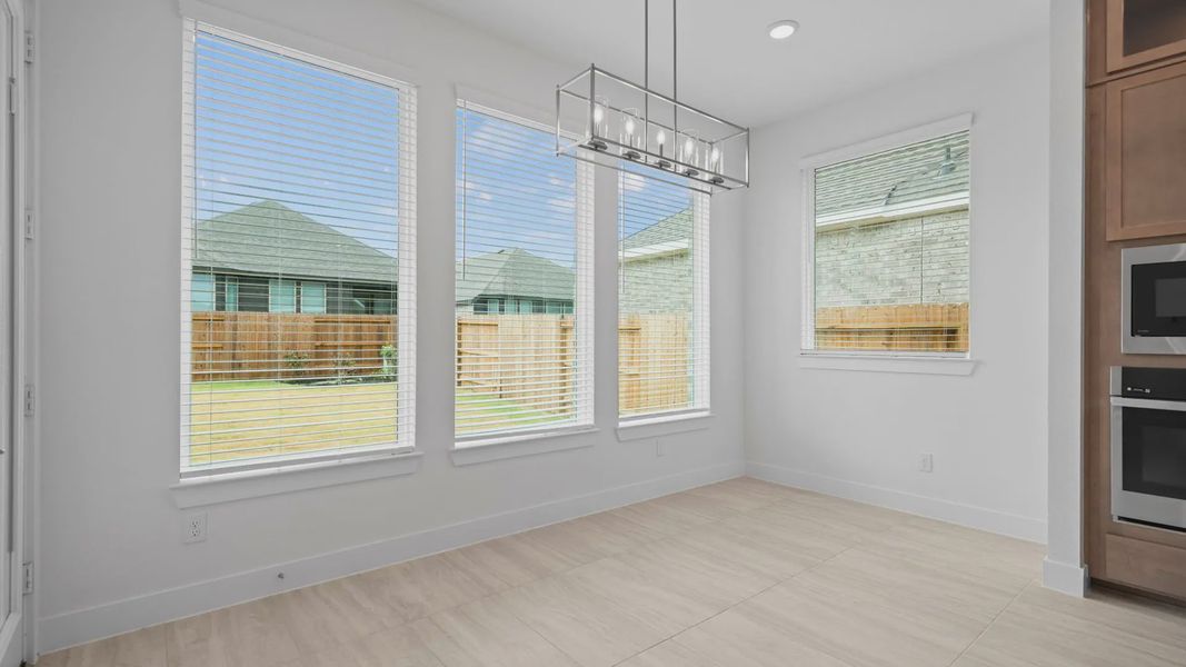 Spacious, unfurnished interior of a new home in Lakes of Cane Island, Katy (Image 18).