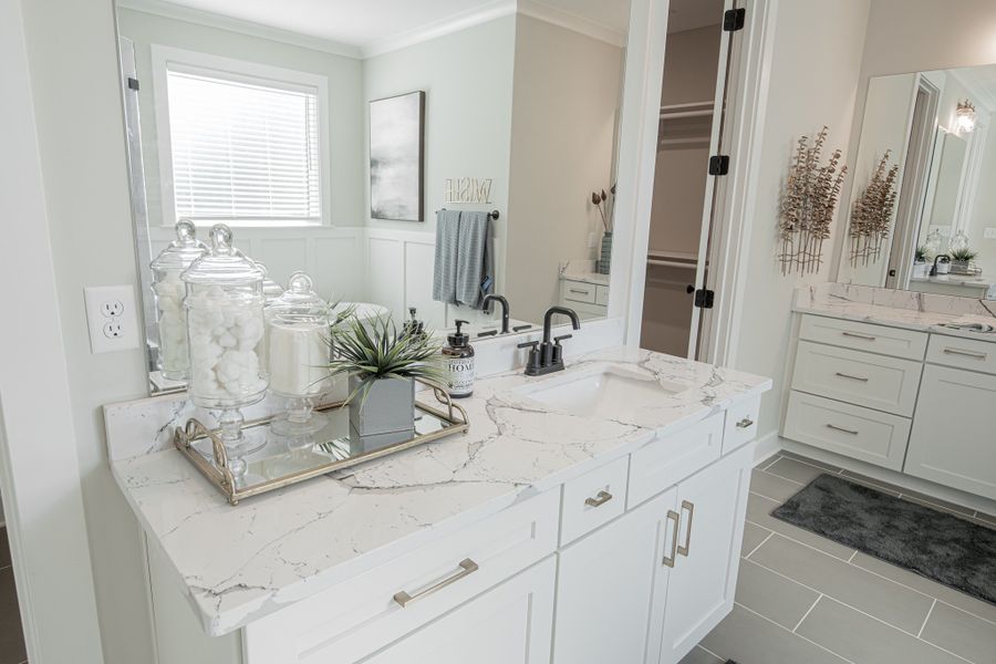 Representative furnished interior of a home built from the Huntington by Grant & Co in White Oak, Arlington (Image 15).