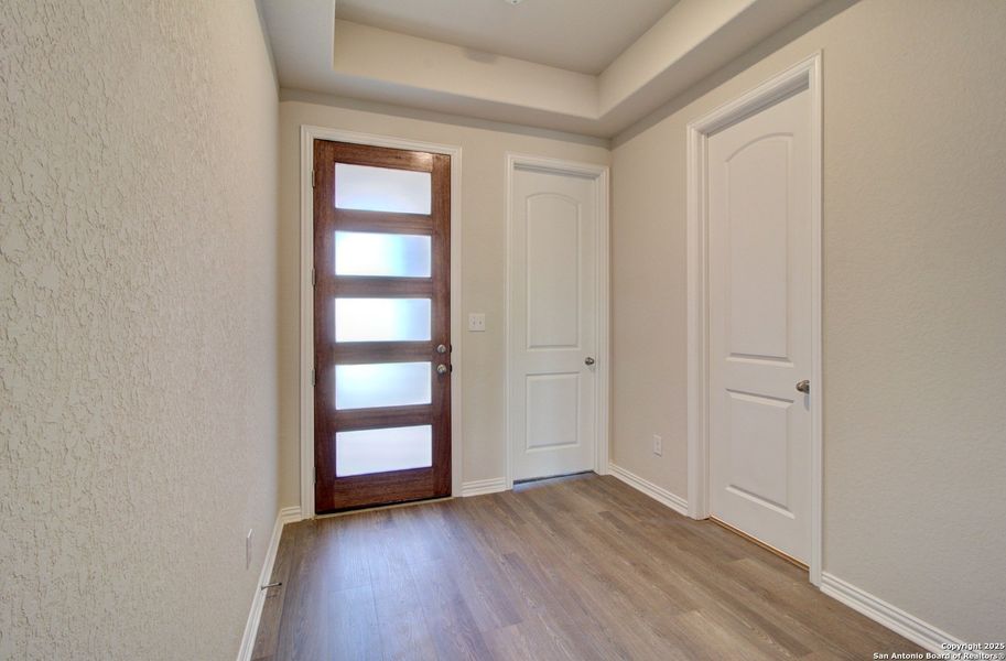 Spacious, unfurnished interior of a new home in Sunflower Ridge, New Braunfels (Image 21).