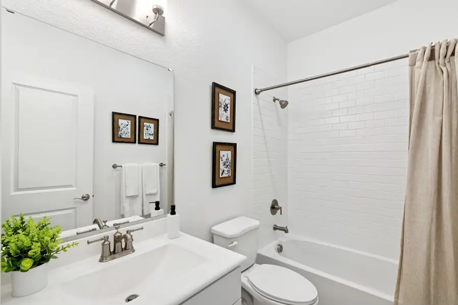 Hall bath (*Photo not of actual home and used for illustration purposes only.)