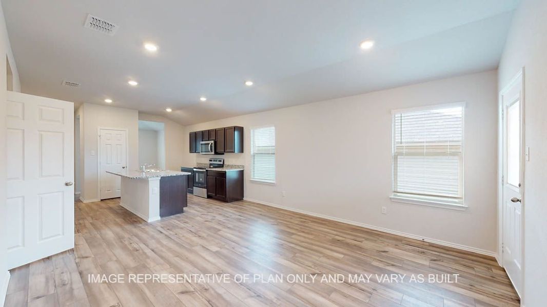 Spacious, unfurnished interior of a new home in Turnbo Ranch, Killeen (Image 11).