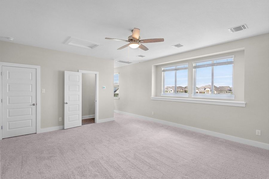 Spacious, unfurnished interior of a new home in Highland Village, Georgetown (Image 21).