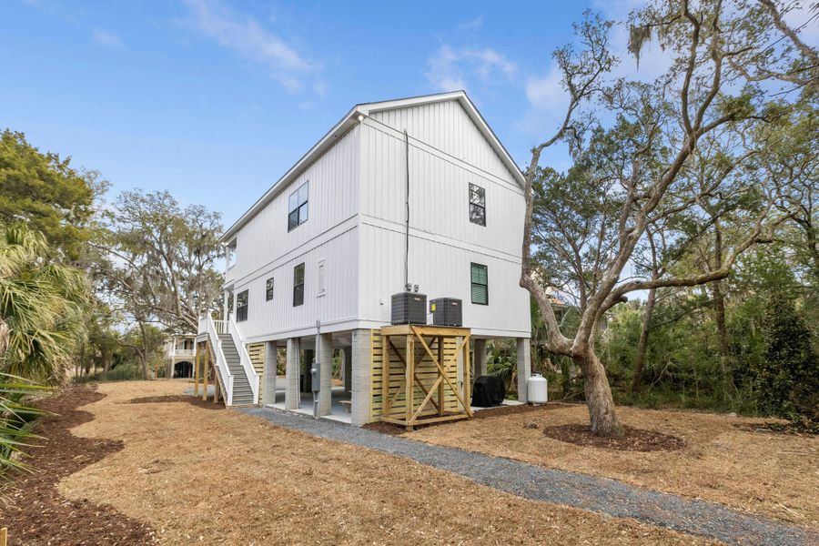 Exterior details and patio area of a home in , Edisto Island (Image 22).