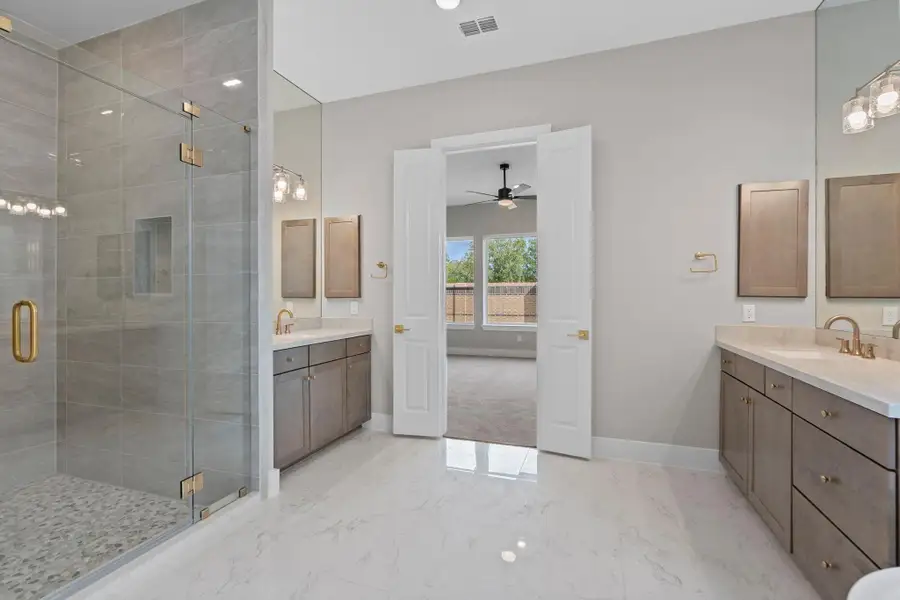 Plenty of room for two people Plenty of room for two people