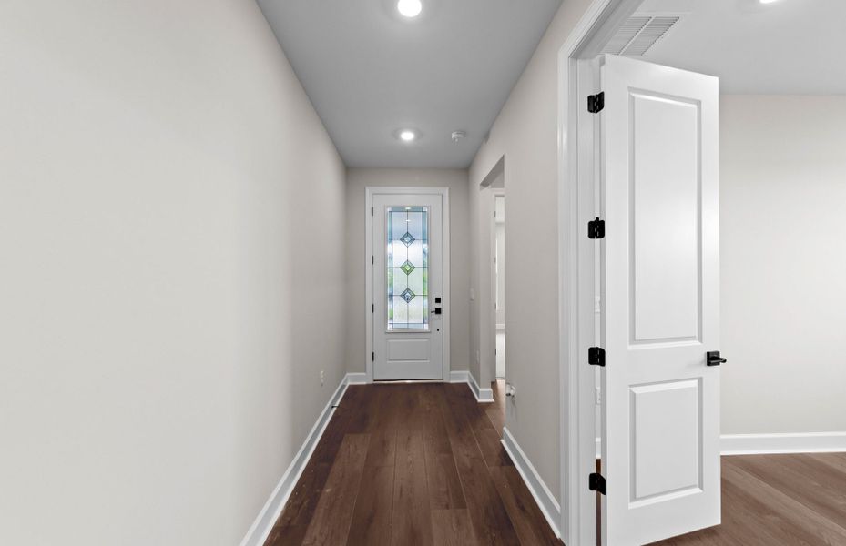Spacious, unfurnished interior of a new home in Shores at Stillwater, Englewood (Image 20).