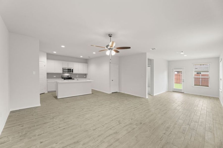 Representative exterior photo of a completed home built from the Hickory by Impression Homes in Creekside Ranch, Blue Ridge, TX (Image 9).