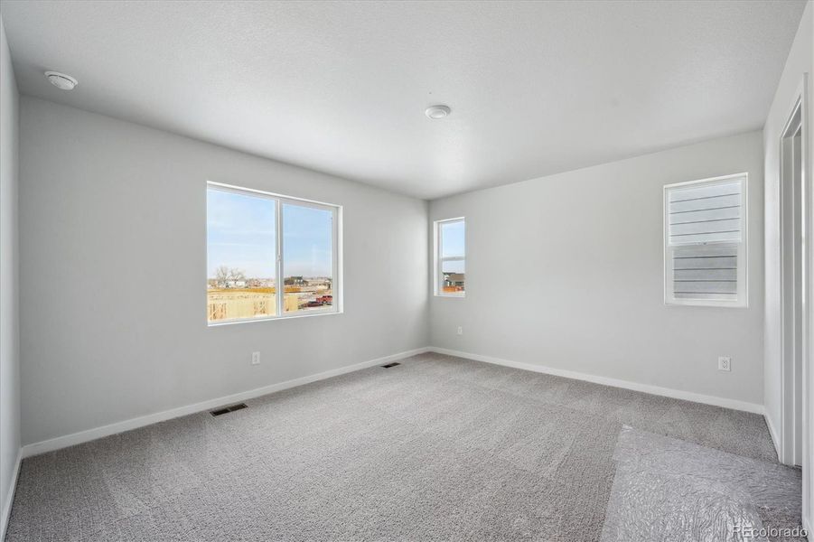 Spacious, unfurnished interior of a new home in Farmlore, Brighton (Image 16).