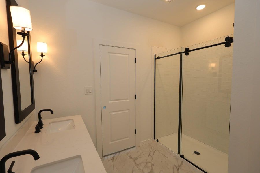 Serene primary bath